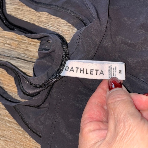 Athleta size medium tank top excellent condition - Picture 4 of 5